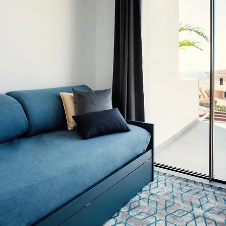 Macaronesia - Seaviews, Large Terrace, Private Heated Pool & Bbq Vila